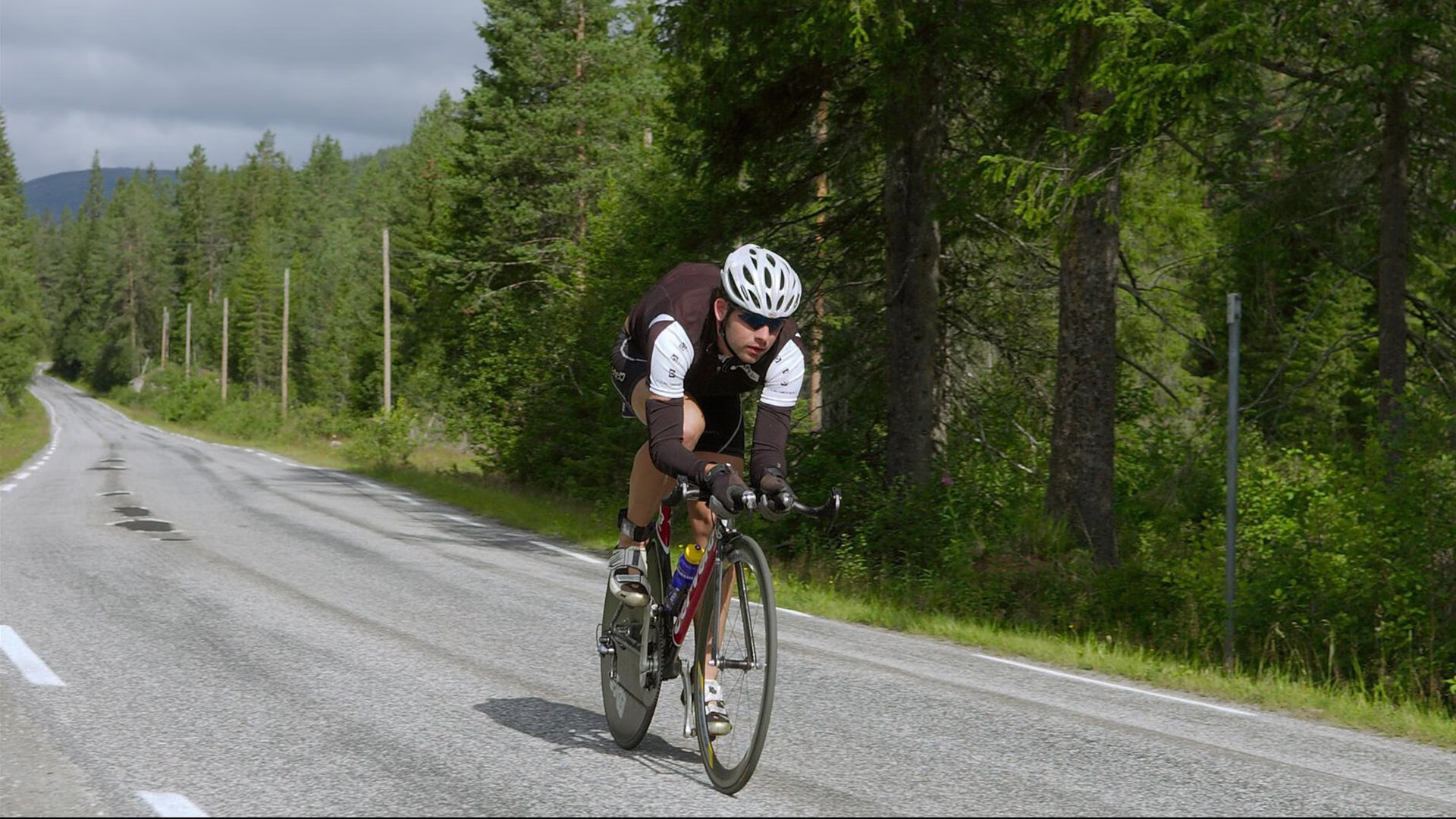 乐鱼体育app下载地址-“萨尔·巴赫击破障碍，带领南非羚羊队击败强敌”