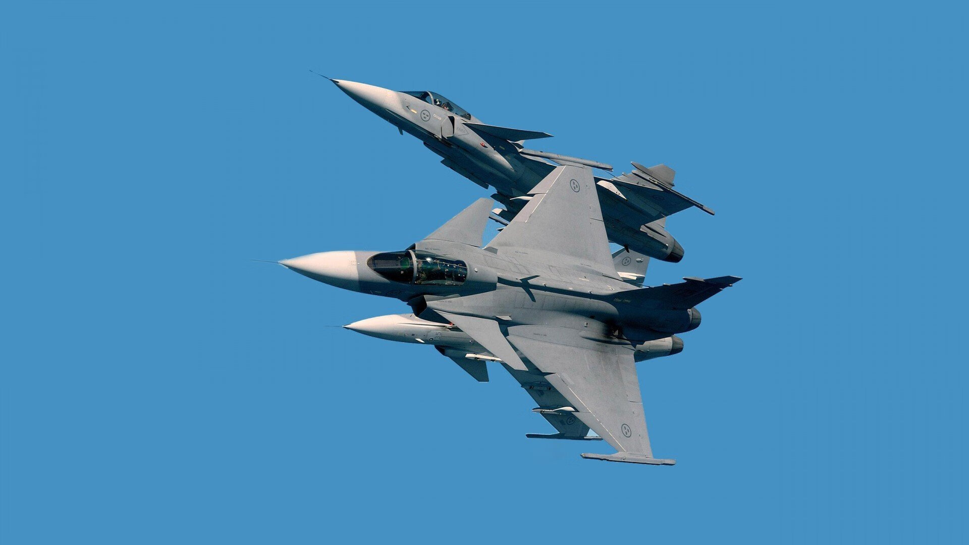 国际足联推动裁判全员培训，保证比赛判罚的专业性和公平性，国际足球比赛主裁判有几名